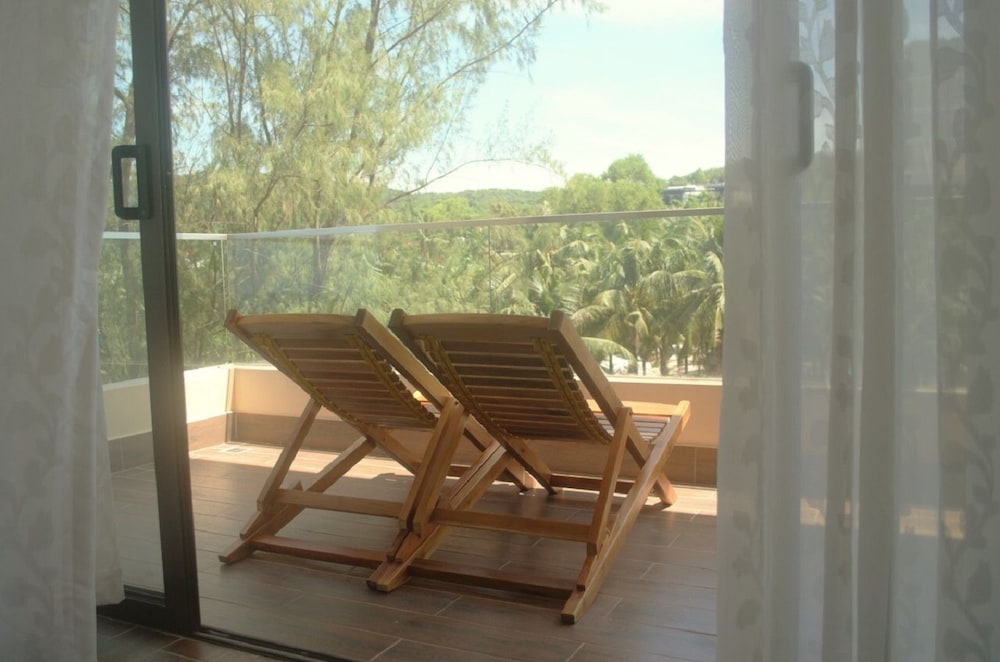 Coral Bay Resort