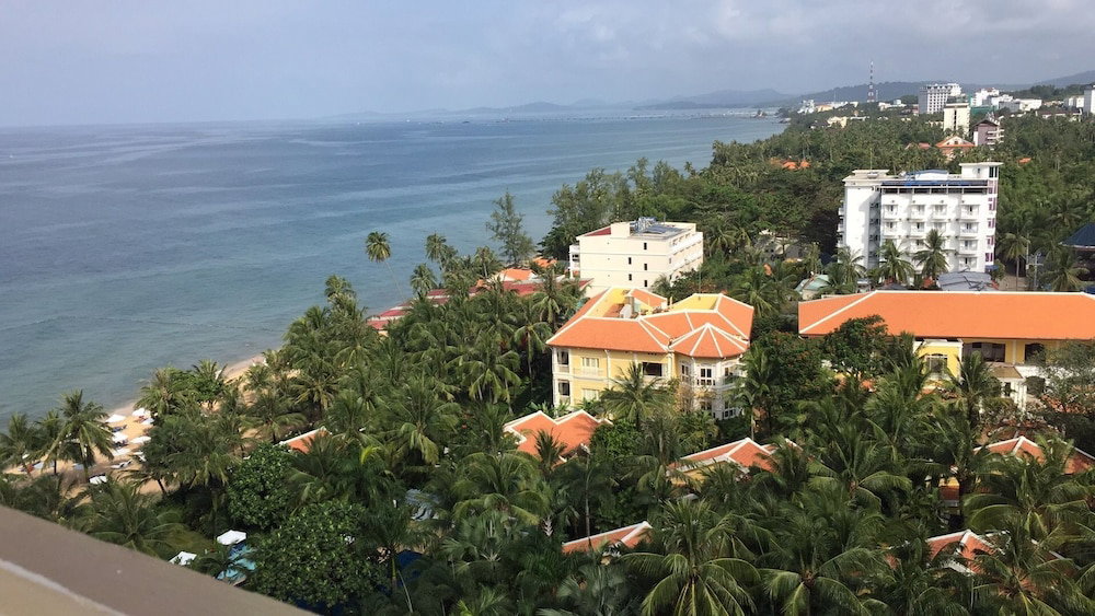 Coral Bay Resort