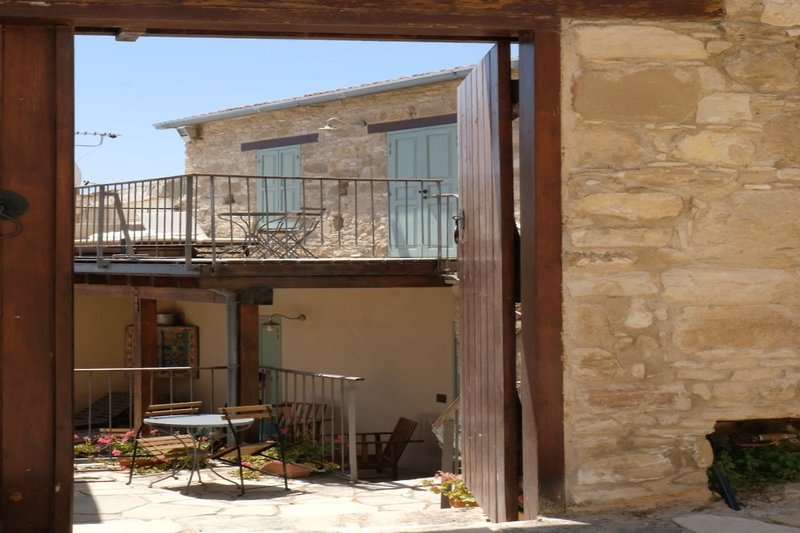 dal travel Evkarpos Country House