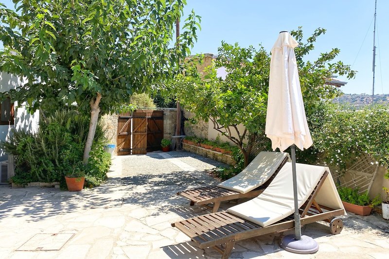 dal travel Evkarpos Country House