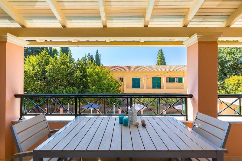 Bella De Lux Apts