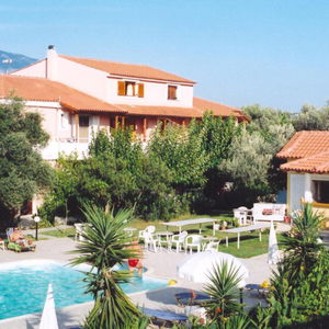 Hotel Pythos Studios & Apartments cazare Svoronata