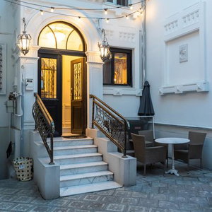 Hotel Conacul Coroanei cazare Bucuresti