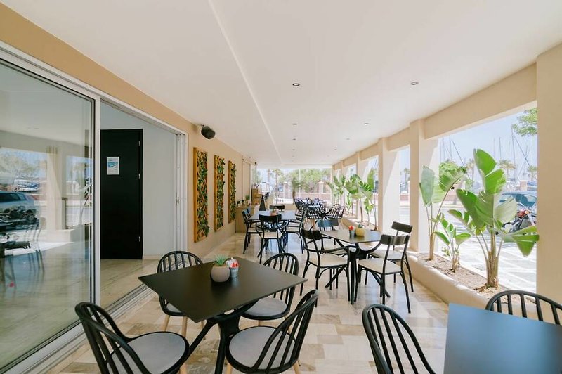 Zephyros Hotel