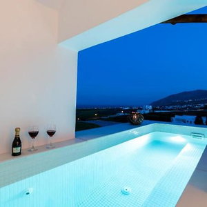 Sejur Emerald Collection Suites vacanta Fira