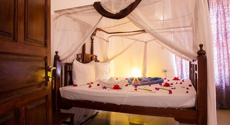 Moonshine Uroa Boutique Hotel