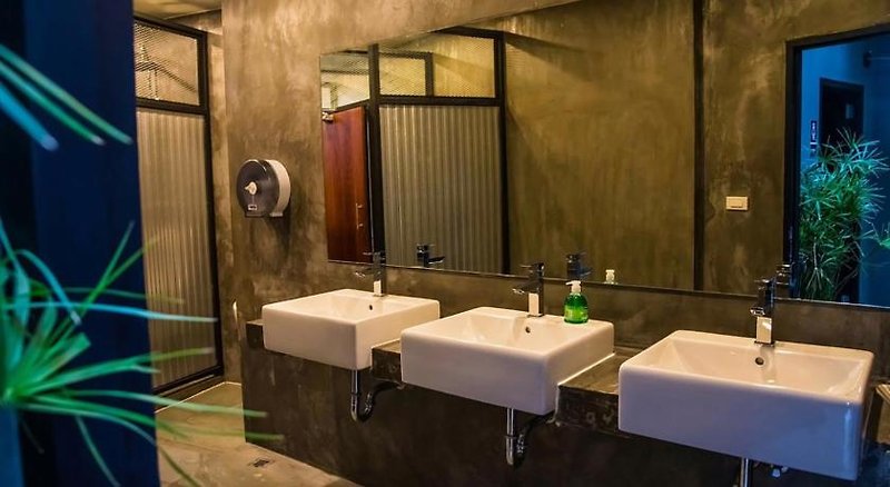The Arbern Hostel X Bistro