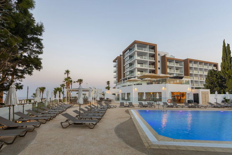 Hotel Leonardo Crystal Cove Hotel And Spa By The Sea
