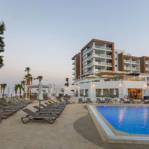 Hotel Leonardo Crystal Cove Hotel And Spa By The Sea cazare Paralimni