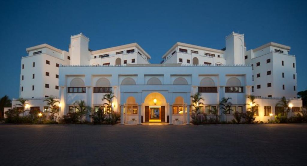 Hotel Lantana Galu Beach