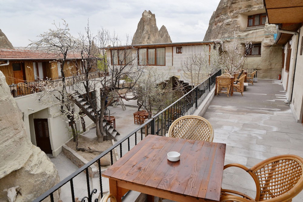 Hotel Peri Cave