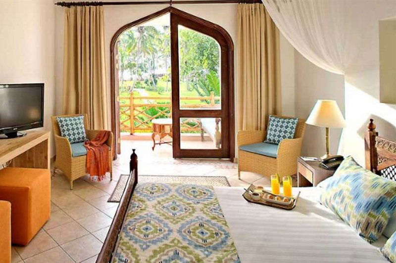 Hotel Bluebay Beach Resort And Spa