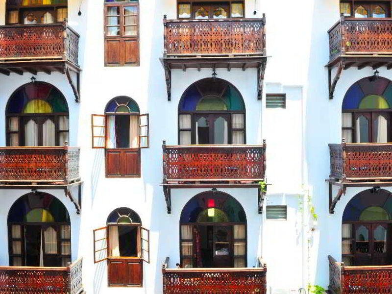 Dhow Palace Hotel