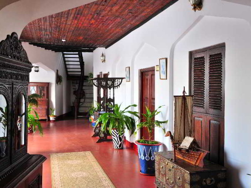 Dhow Palace Hotel