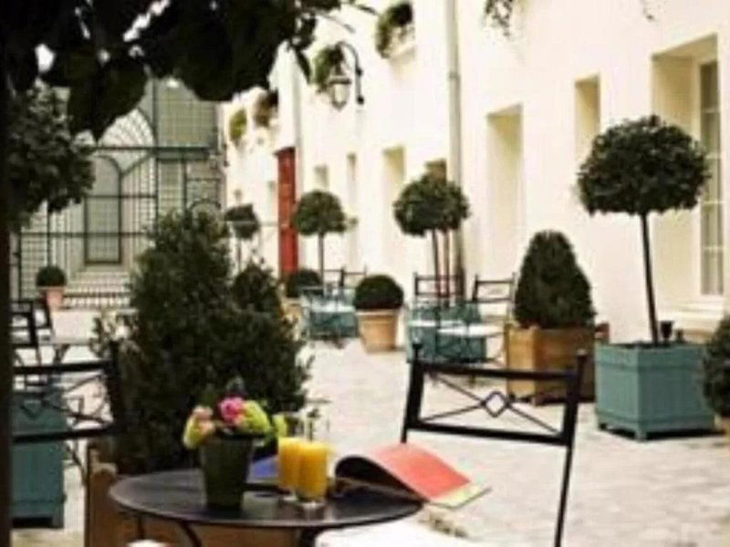 Hotel Hôtel Suites Unic Renoir St. Germain
