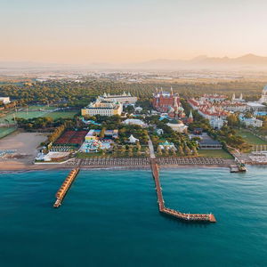 Hotel Kremlin Palace cazare Aksu