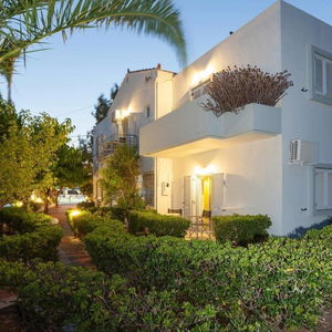 Hotel Rastoni Hotel cazare Ayios Vasilios