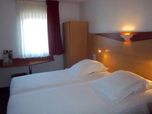 Hotel Kyriad Cannes Ouest Mandelieu cazare Cannes