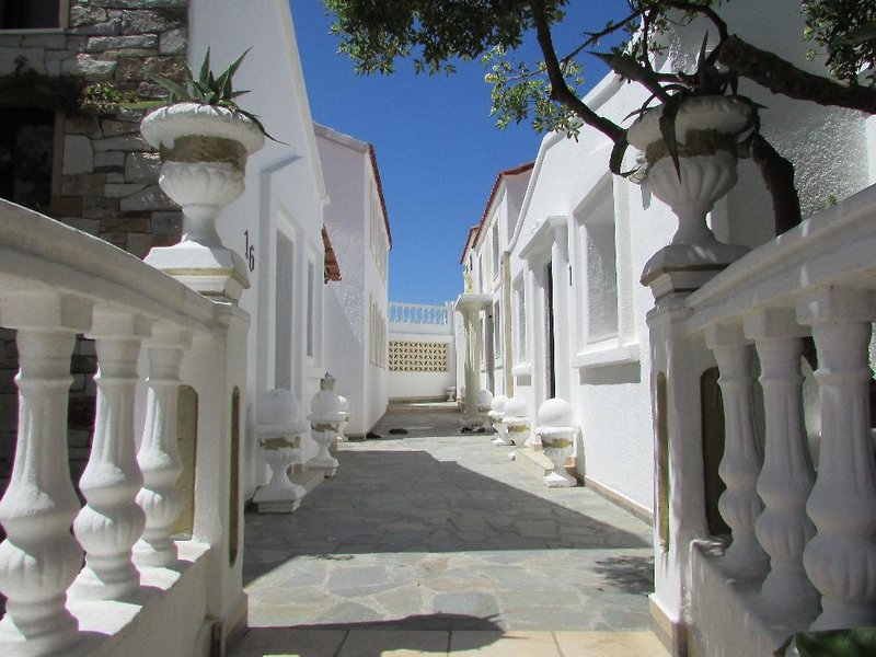 dal travel Castellino Studios