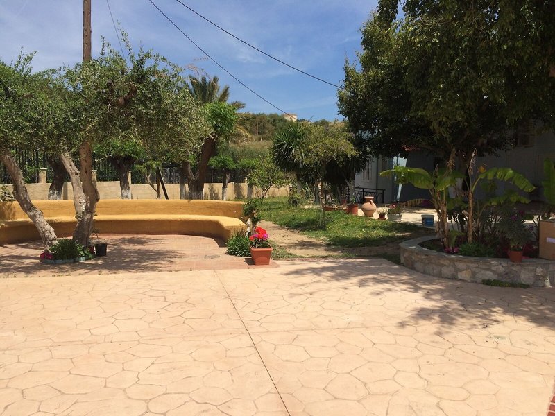 Vlycha Beach Studios & Apartments