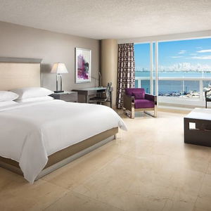 Hotel Doubletree By Hilton Grand Hotel Biscayne Bay cazare Miami