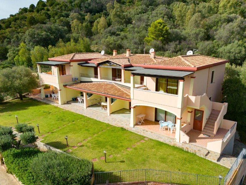 Le Domus De Chia