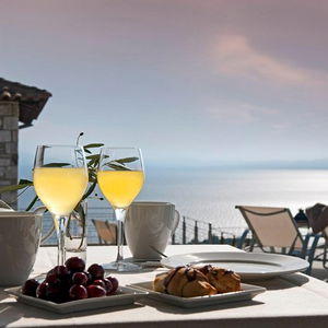 Hotel Karavia Lux Inn cazare Pyli