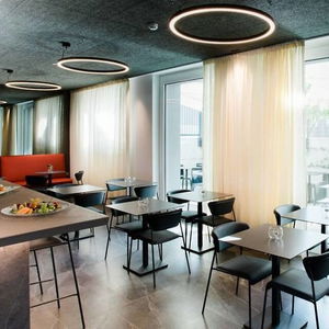 Sejur Amedia Milan, Trademark Collection By Wyndham vacanta Quebec