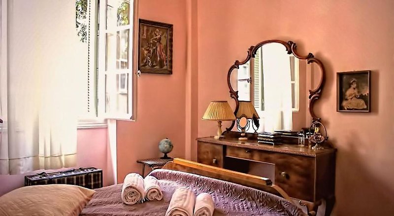 Athens Quinta