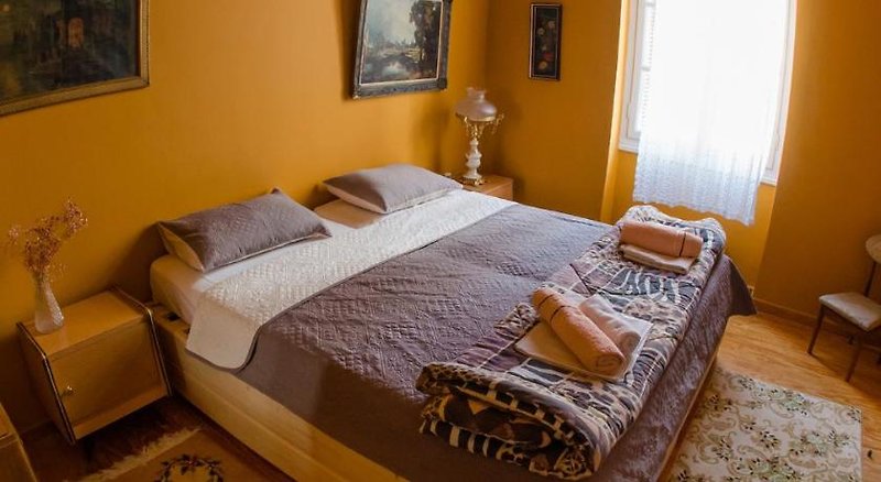 Athens Quinta