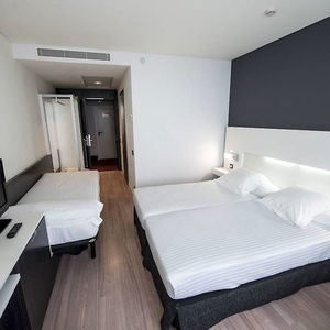 Sejur Axor Feria vacanta Madrid