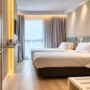 Hotel Holiday Inn Express Madrid Airport cazare Madrid