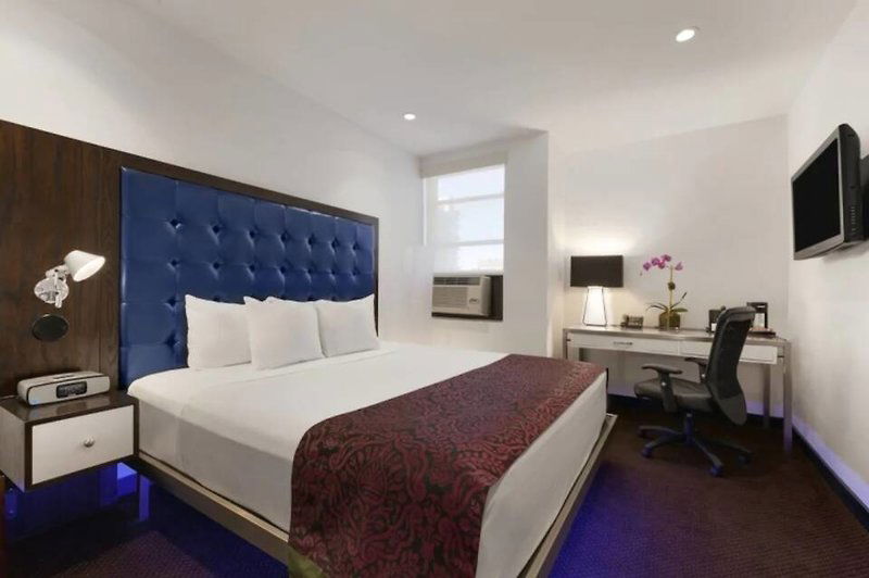 Hotel Night Hotel Broadway