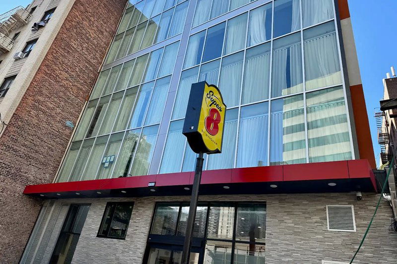 Hotel Super 8 By Wyndham Bronx Near Stadium