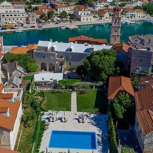 Hotel Puteus Palace cazare Pucisca