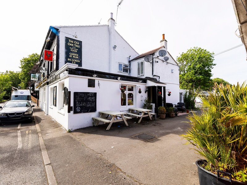 Old Oak Tree Inn