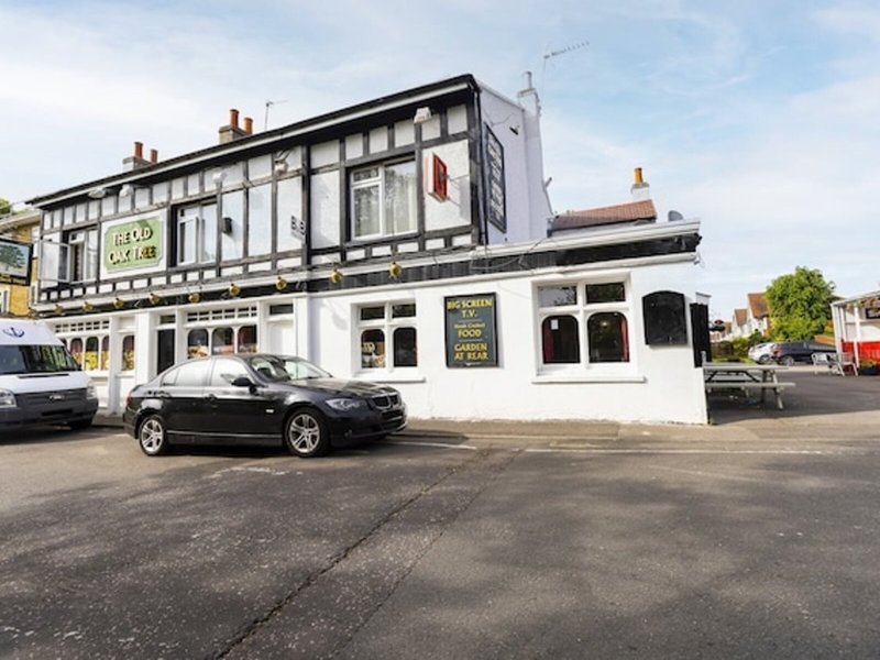 Old Oak Tree Inn