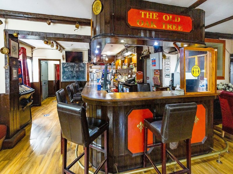 Old Oak Tree Inn