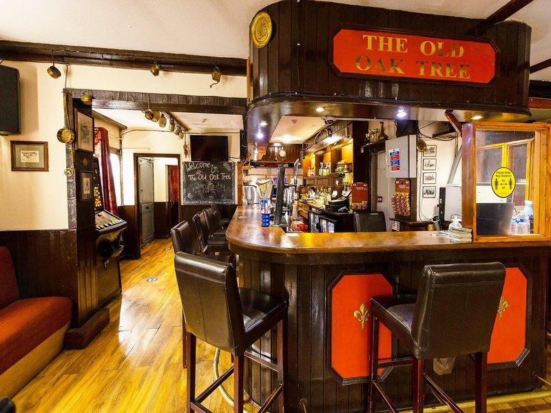 Old Oak Tree Inn