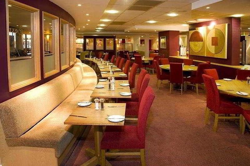 Premier Inn London Heathrow Airport (Bath Road)