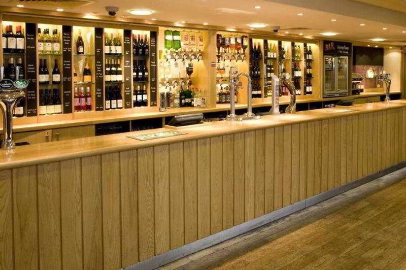 Premier Inn London Heathrow Airport (Bath Road)