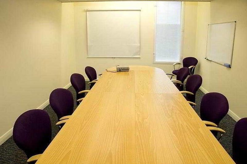 Premier Inn London Heathrow Airport (Bath Road)