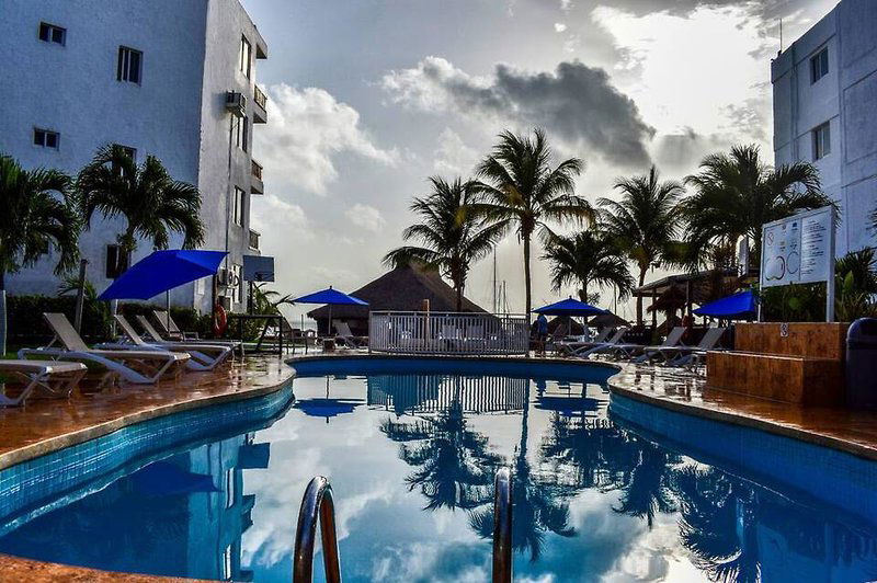 Hotel Imperial Las Perlas