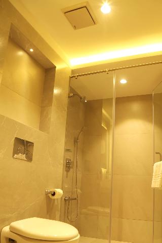 Hotel The Flora Grand