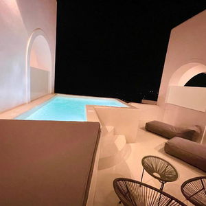 Sejur Leon Luxury Suites vacanta Santorini