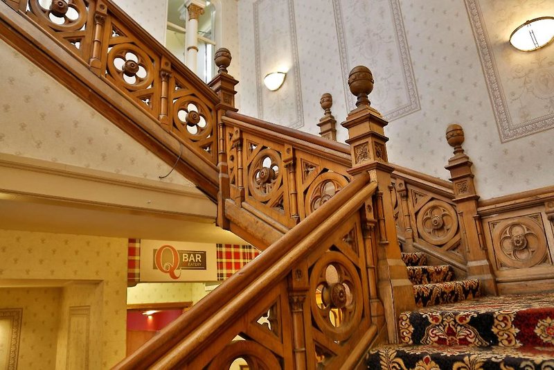 Hotel Queen's Hotel
