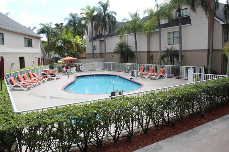 Hotel Doral Inn & Suites Miami Airport West