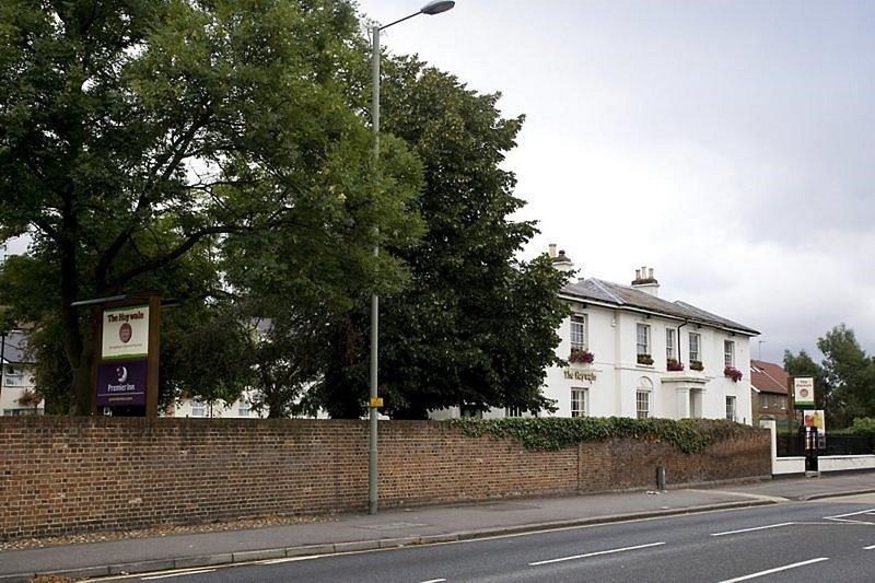 Premier Inn Epsom Central