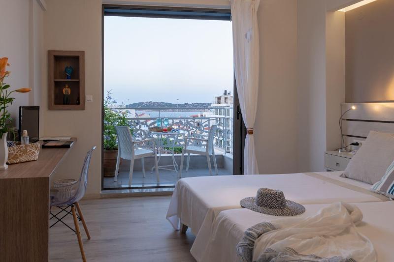 Hotel Emerald Lake Studios