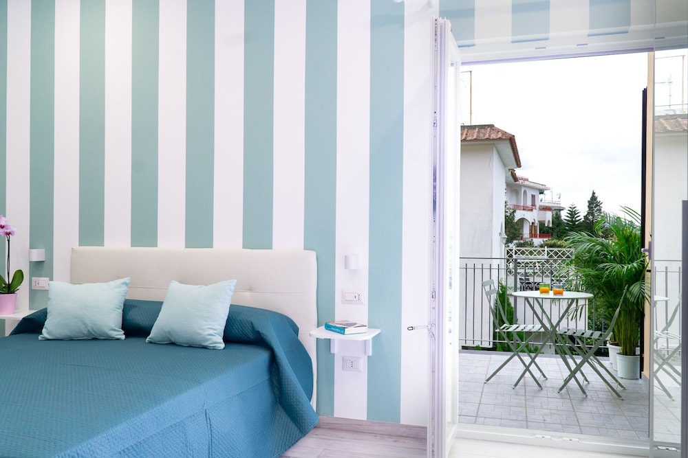Summer Colors Rooms & Apartments